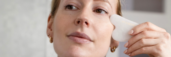 Massage Gua Sha contour des yeux : votre rituel anti-fatigue pour un regard lumineux