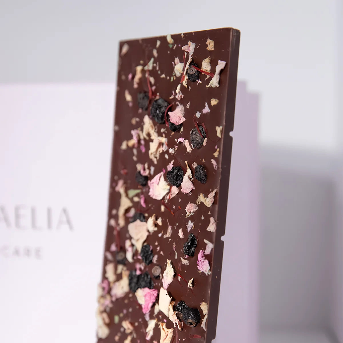 Texture du Chocolat Nordic Glow Ad CAELIA noir intense 75%