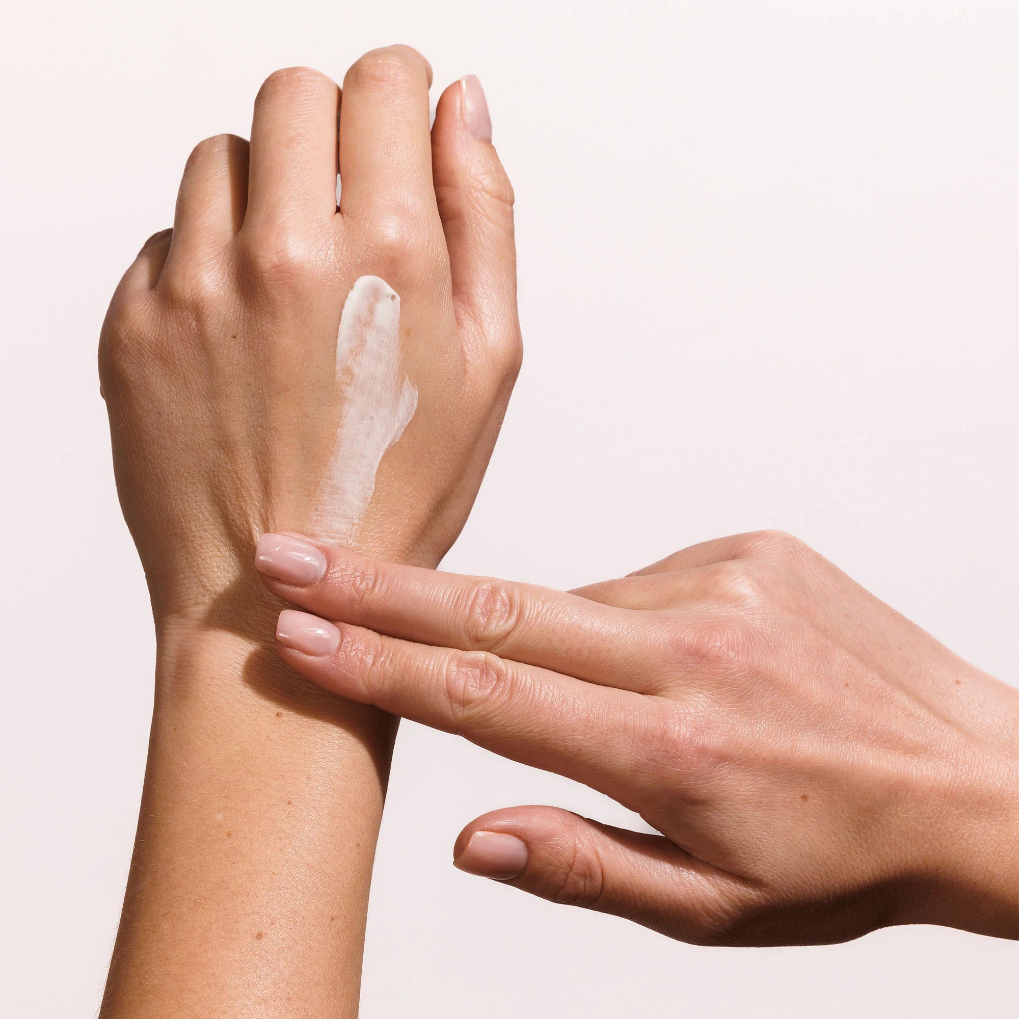 Texture du crème solaire visage spf 50 Ad CAELIA