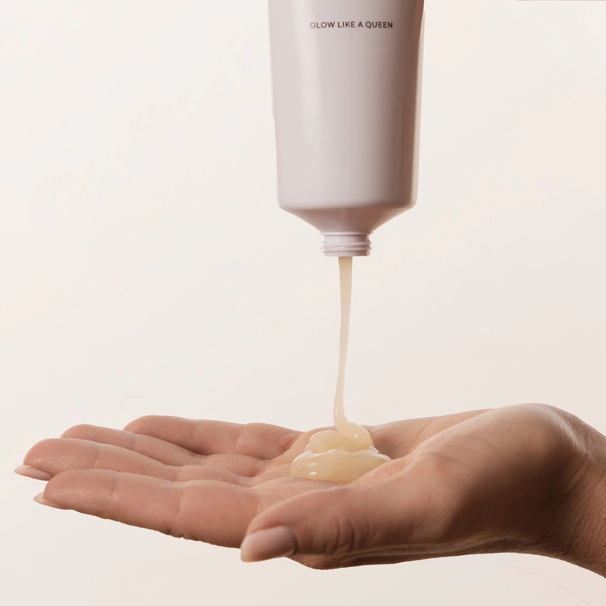 ALT text — paste: Gel nettoyant visage Éclat 2-en-1 Ad CAELIA aux AHA naturels