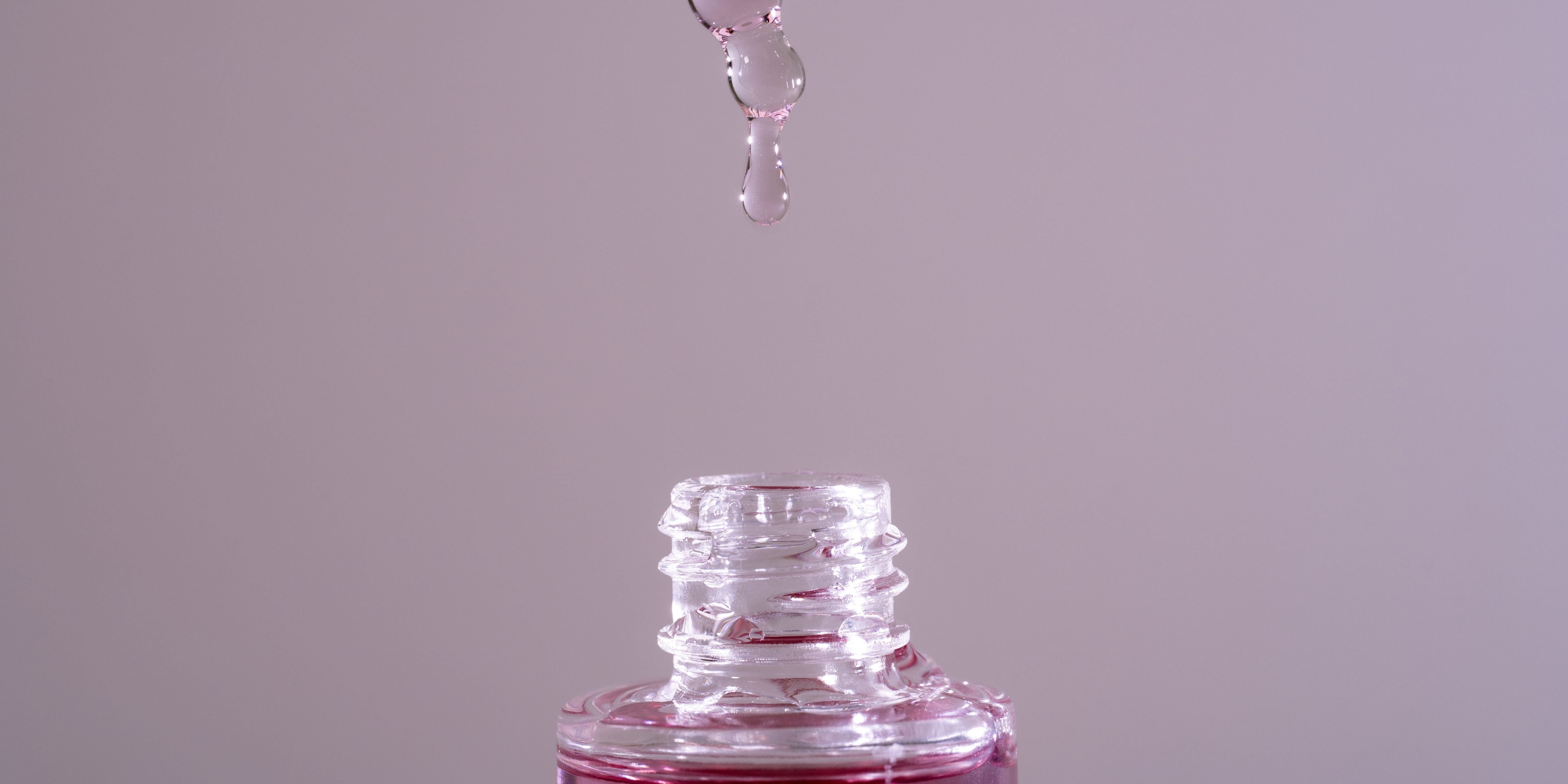 Bakuchiol : l’alternative naturelle au rétinol qui illumine votre peau