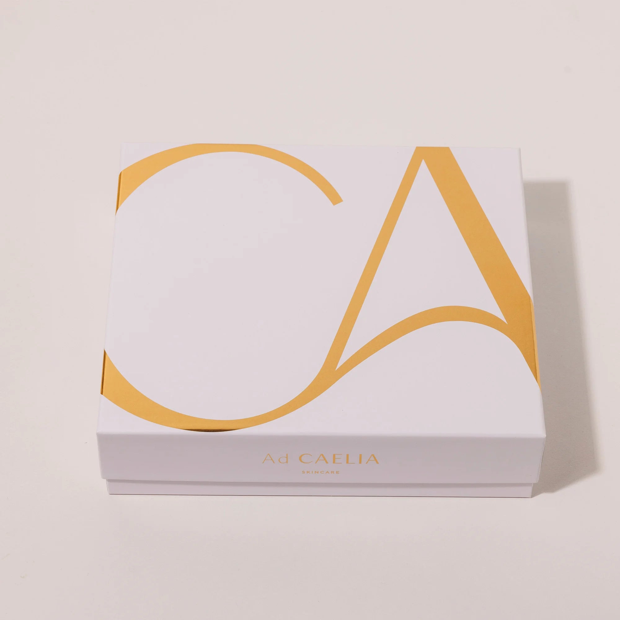 Coffret Rituel Signature Ad CAELIA, packshot de la boite fermee du rituel