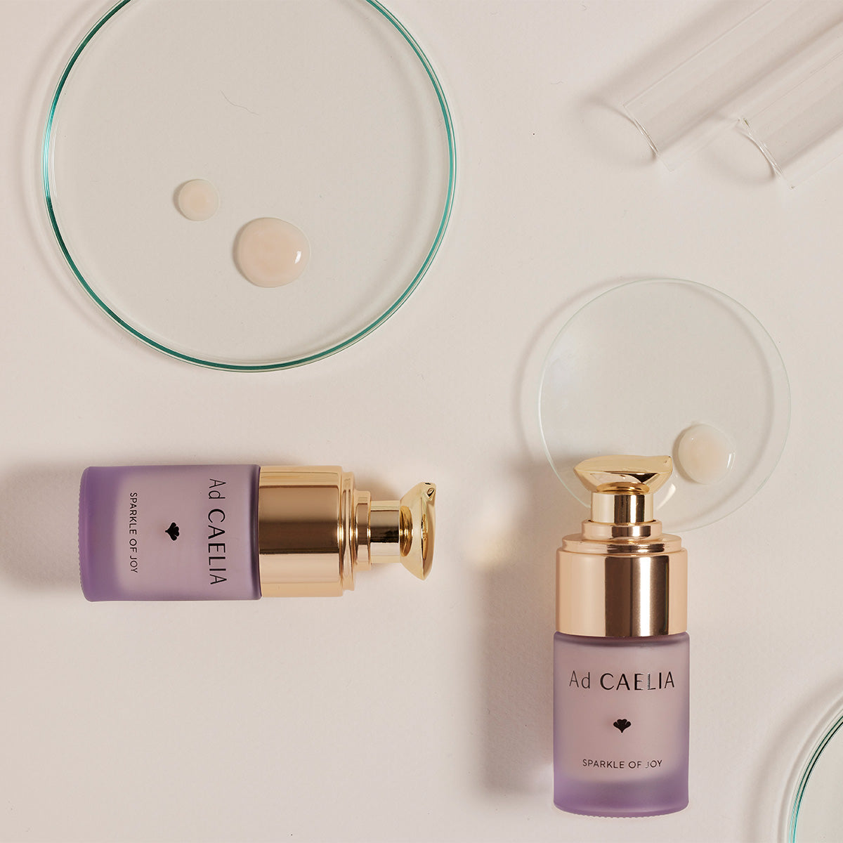 Produits de soin contour des yeux Ad CAELIA dans un univers scientifique